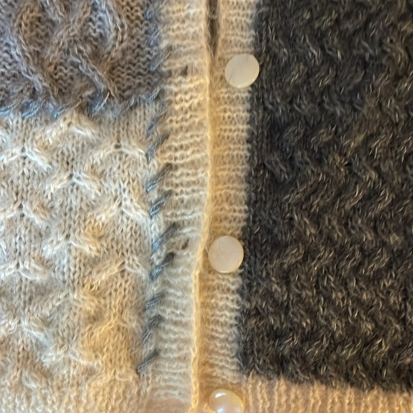 ROBERT SCOTT LTD ~ Gray- cream -button down sweater Mohair & ACRYLIC hand knit - Picture 5 of 10